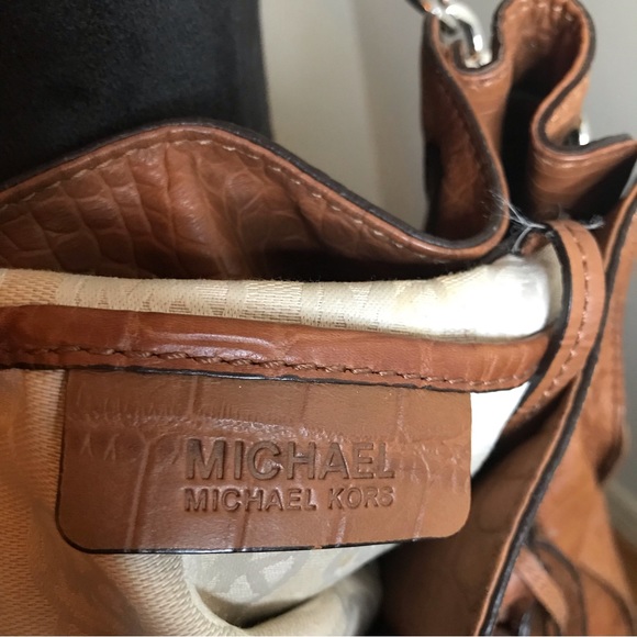Michael Kors purse,Tan. Nice tote bag, Can be worn like a cross body bag. - Picture 3 of 6